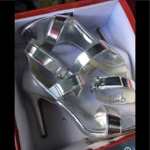 Hot Tomato~ Silver High Heeled Pumps
